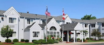 CenterWay Hotel Buffalo North Near University