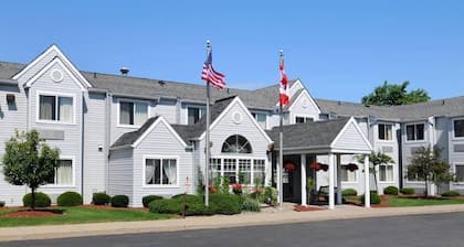 CenterWay Hotel Buffalo North Near University