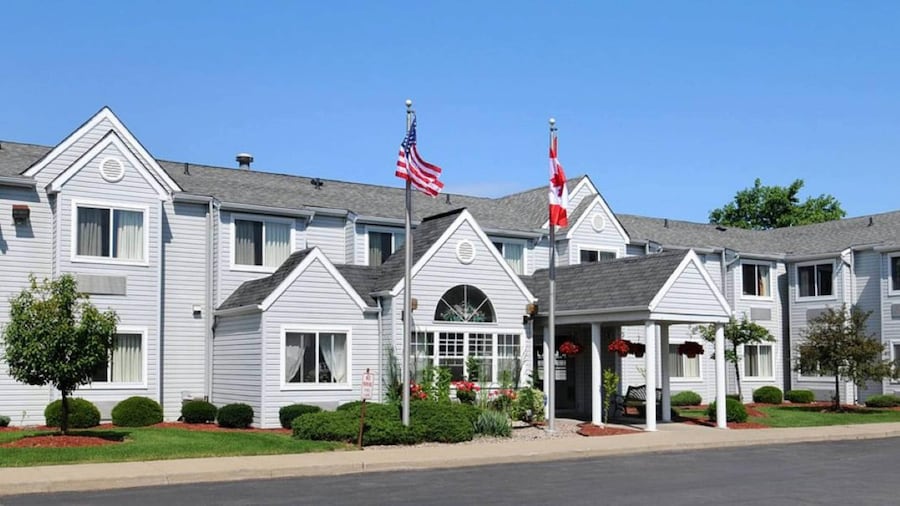 CenterWay Hotel Buffalo North Near University