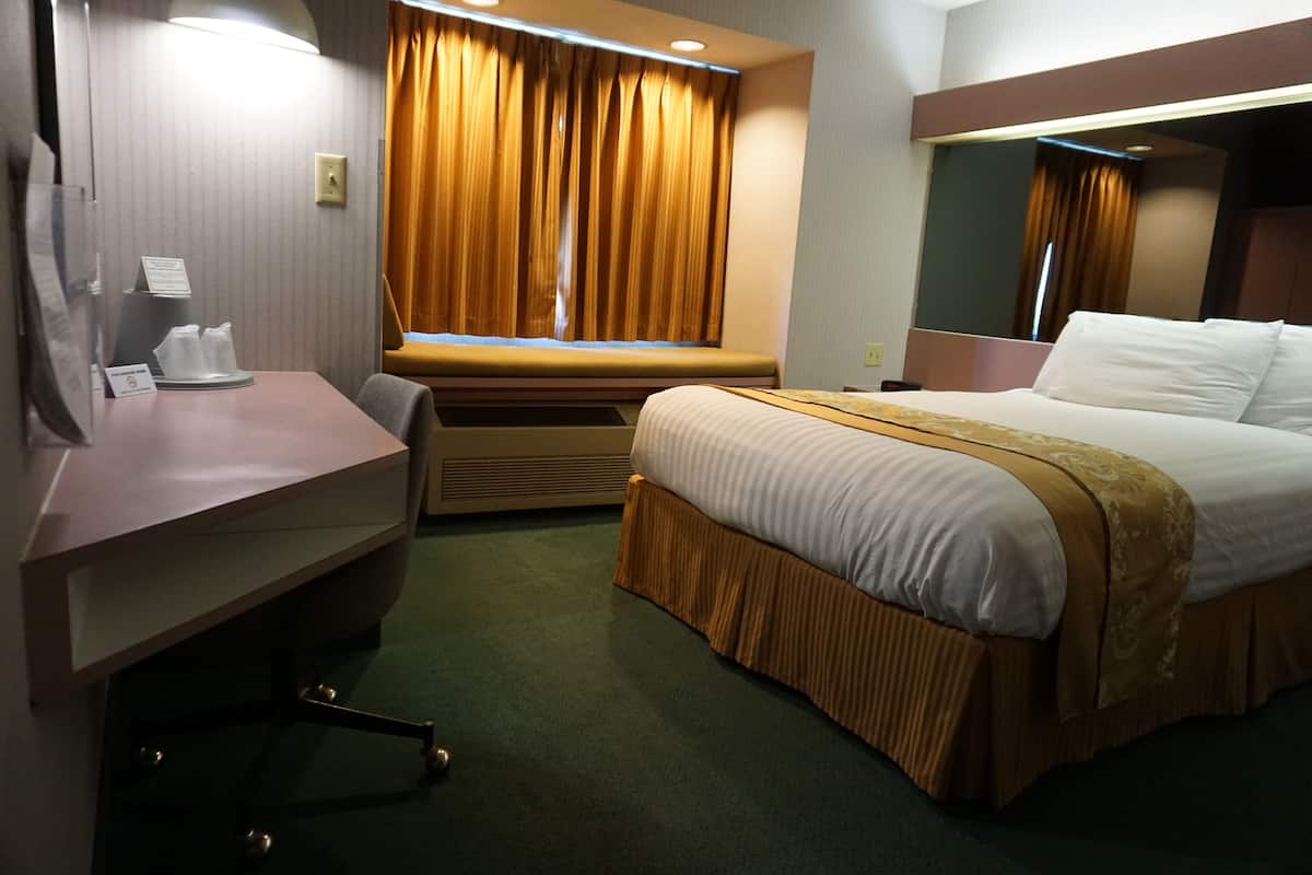 Basic Single Room, 1 Queen Bed, Smoking | Desk, iron/ironing board, free WiFi, bed sheets