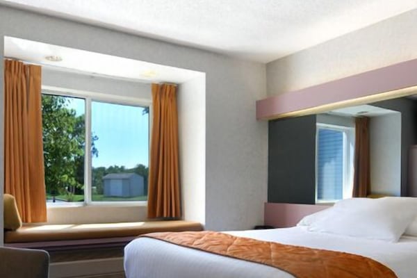 Desk, iron/ironing board, free WiFi, bed sheets