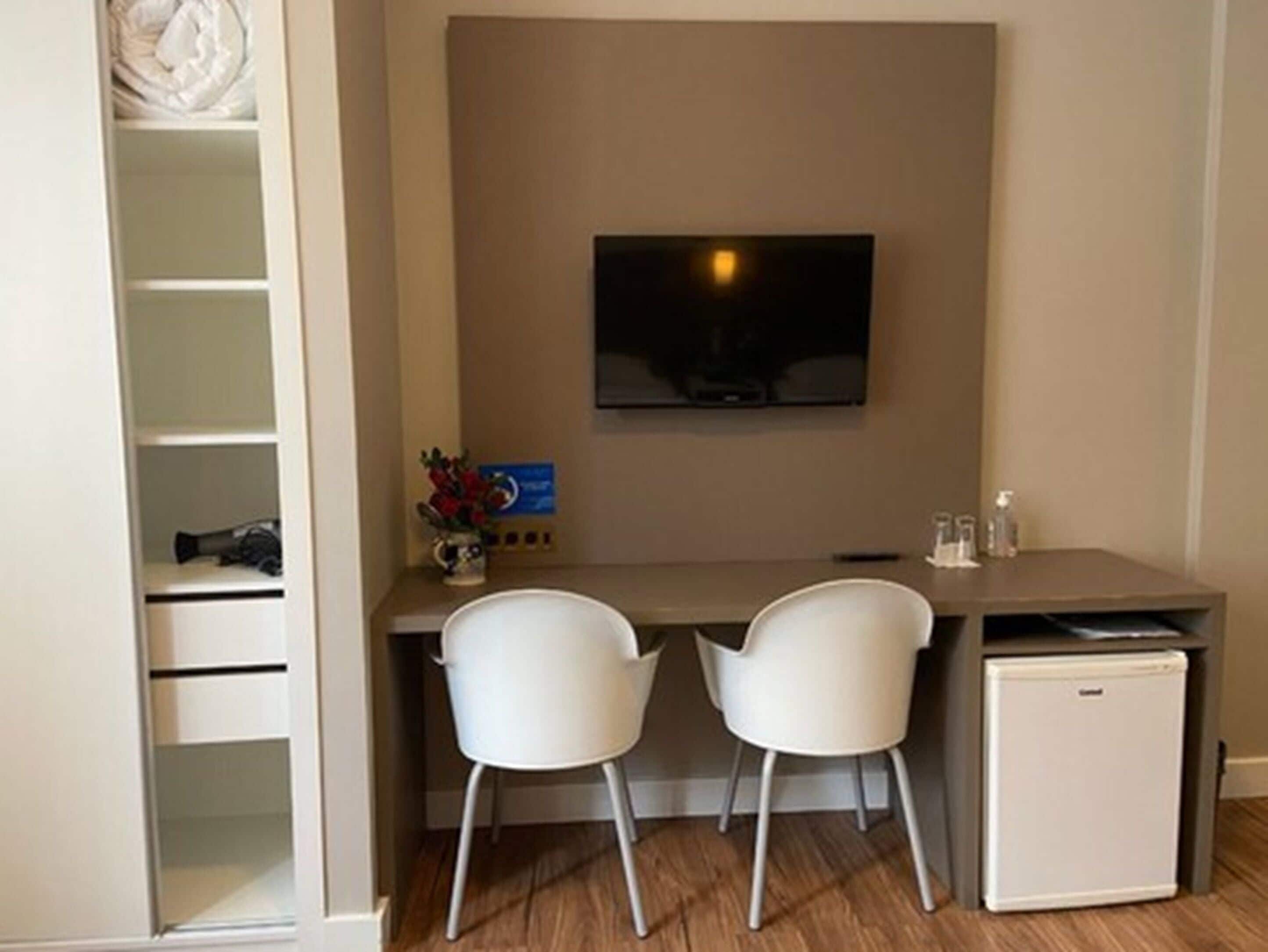 luxury twin room | room amenity