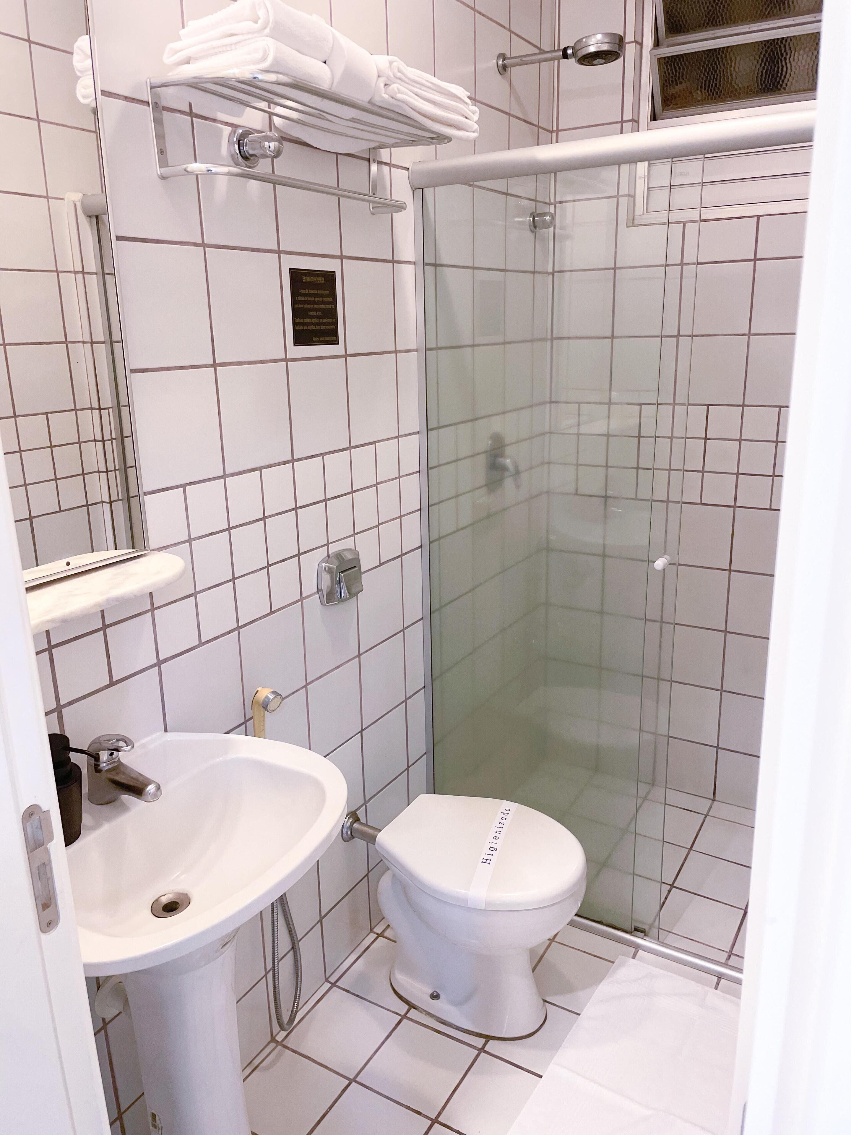 shower, free toiletries, towels