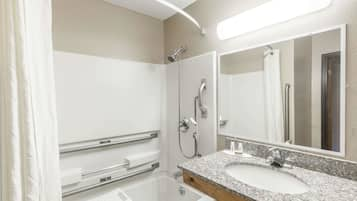 Combined shower/bathtub, free toiletries, hair dryer, towels