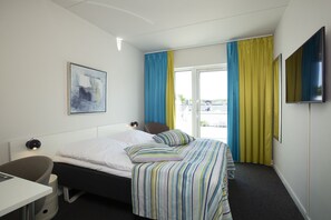 1 bedroom, premium bedding, laptop workspace, blackout curtains