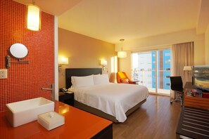 Deluxe Room, 1 Katil Raja (King) | Peti besi dalam bilik, meja, seterika/papan seterika, Wi-fi percuma 