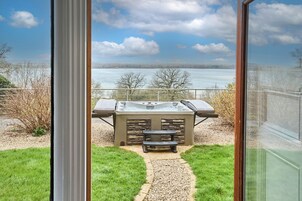 Windor Suite 3 Bedroom Private Hot Tub | Private spa tub