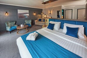 Junior Suite | 3 bedrooms, Egyptian cotton sheets, premium bedding, pillowtop beds