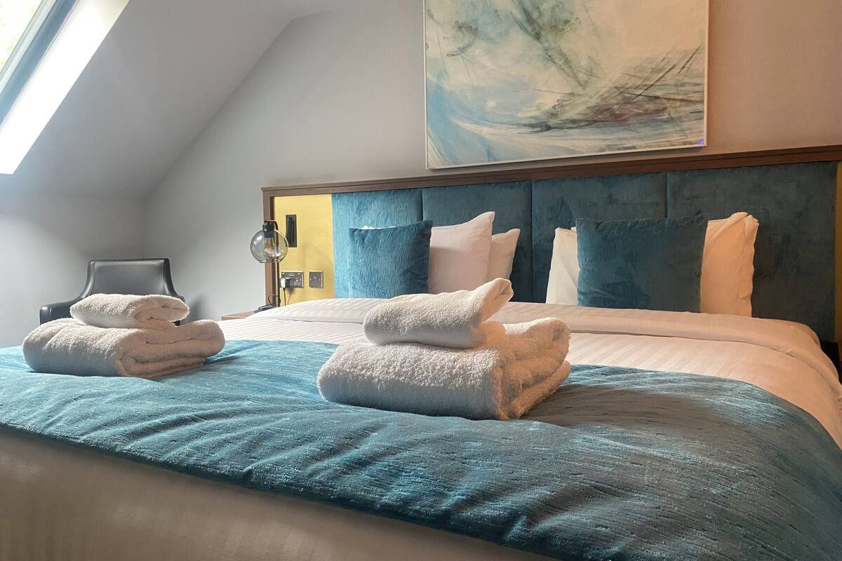 2 bedrooms, egyptian cotton sheets, premium bedding, pillow-top beds