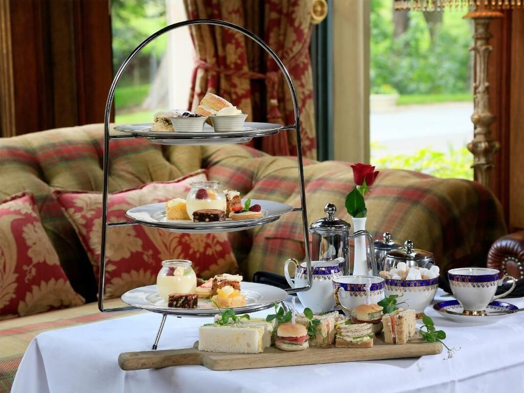 Breakfast, lunch, dinner served; British cuisine 