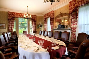 Breakfast, lunch and dinner served - Macdonald Norwood Hall Hotel (Aberdeen)