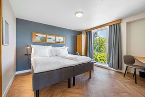 Junior Suite | Desk, cribs/infant beds, free WiFi, bed sheets