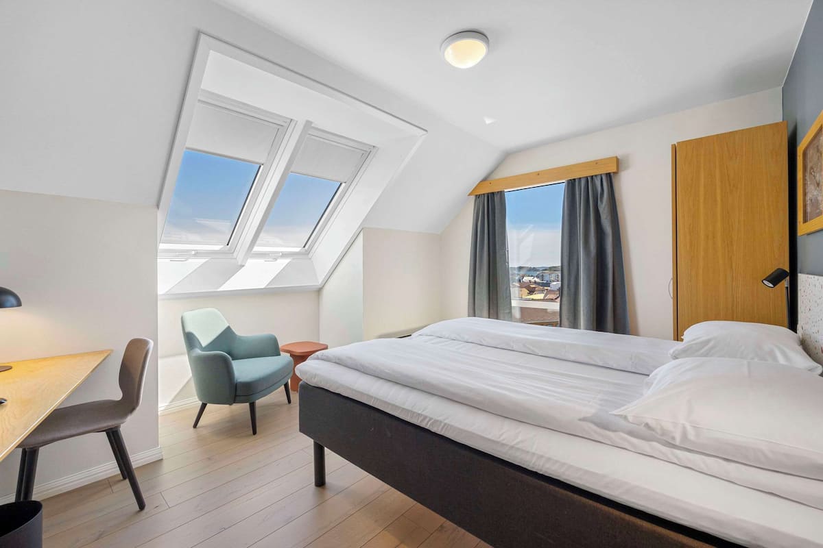 Standard Double Room, Non Smoking | 1 bedroom, desk, cribs/infant beds, free WiFi