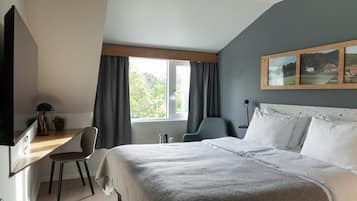 Habitación doble estándar, para no fumadores | Escritorio, cunas, wifi gratis y ropa de cama