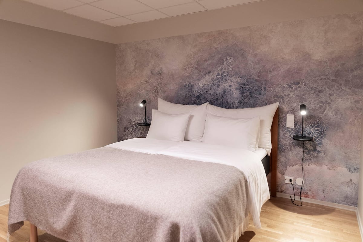 Junior Suite | Desk, cots/infant beds, free WiFi, bed sheets