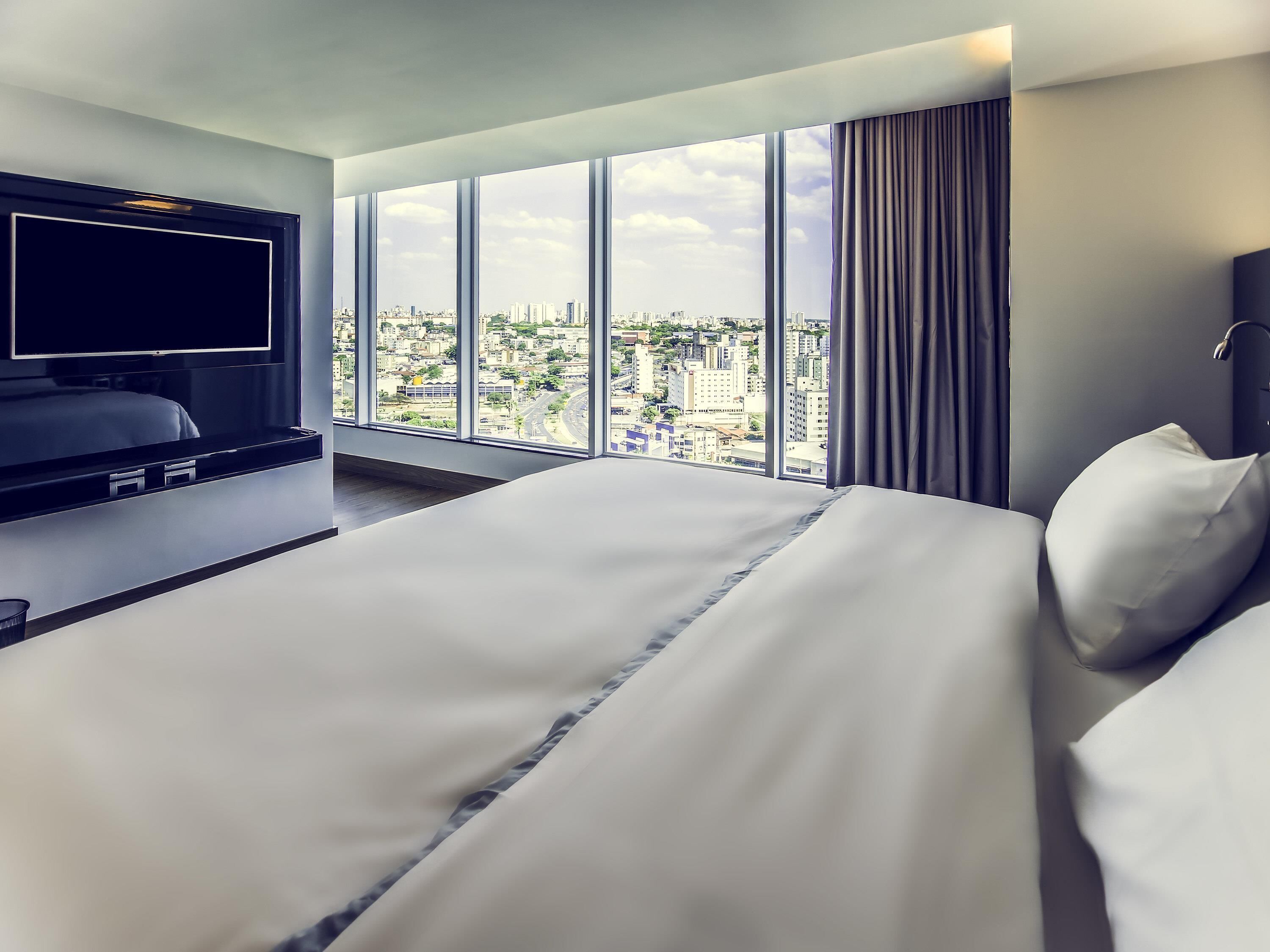 1 quarto, frigobar, cofres nos quartos, escrivaninha