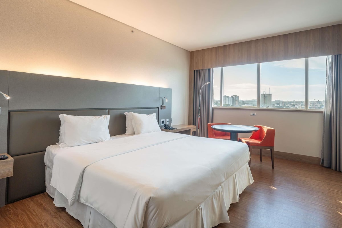 Appartement Standard, 1 très grand lit | 1 chambre, minibar, coffres-forts dans les chambres, bureau