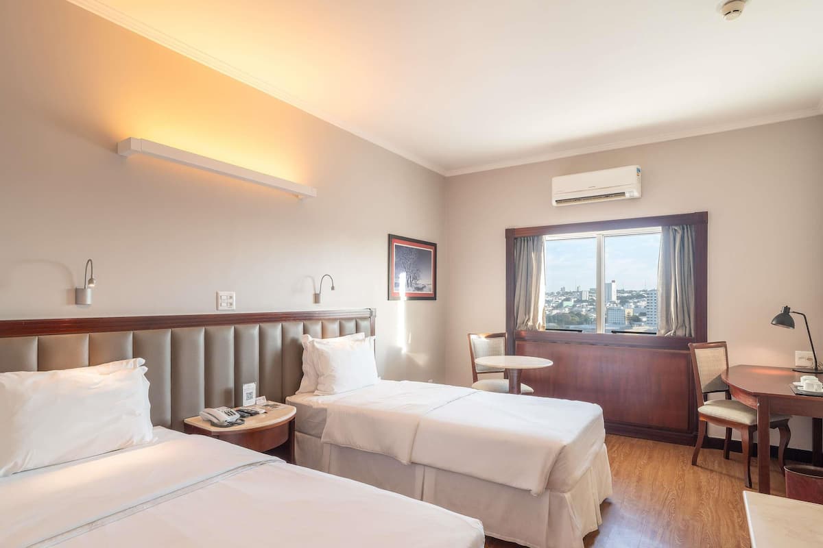 คลาสสิกอพาร์ทเมนท์, เตียงเดี่ยว 2 เตียง | 1 ห้องนอน, มินิบาร์, ตู้นิรภัยในห้องพัก, โต๊ะทำงาน