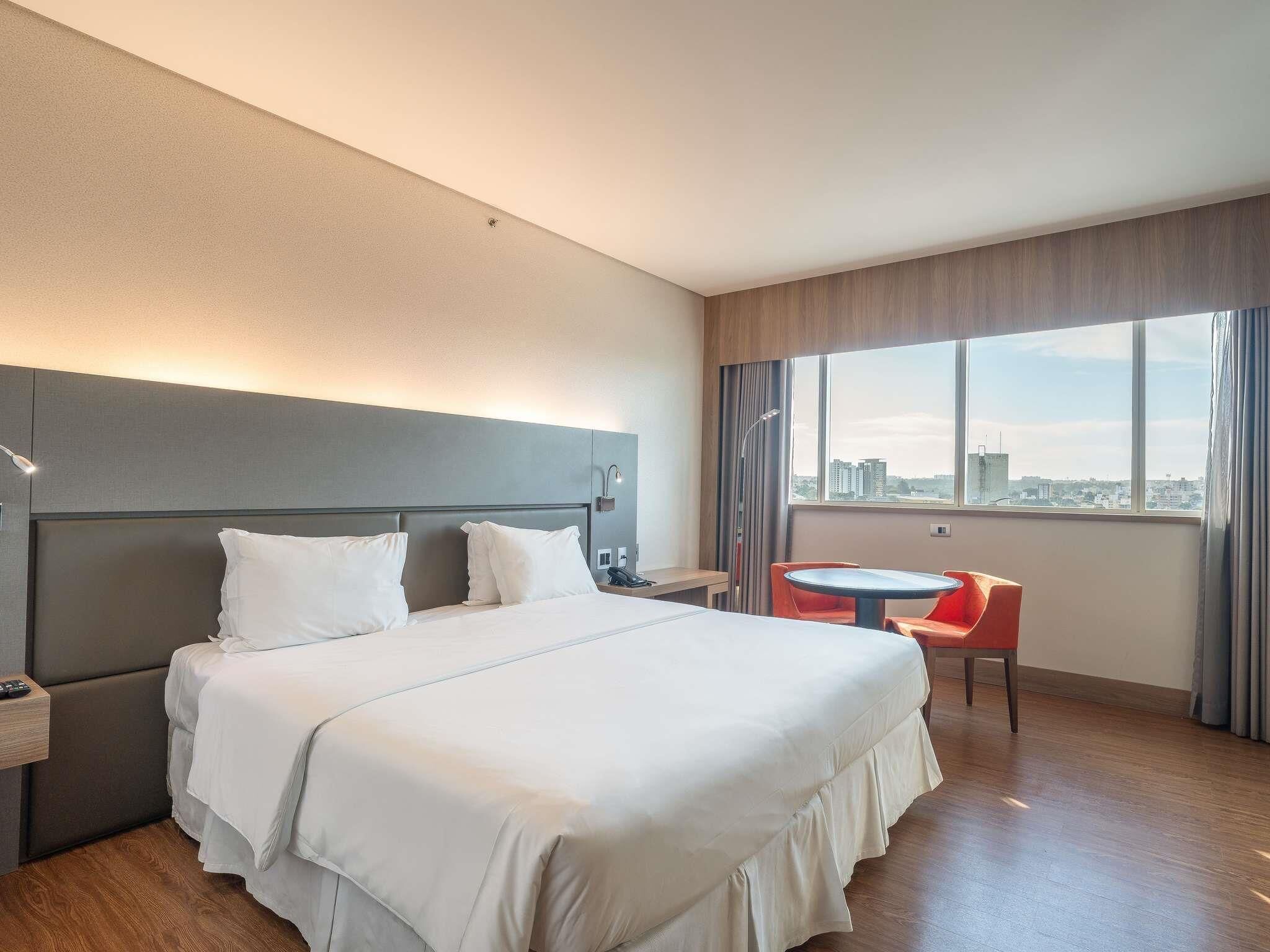 Standard Apartment, 1 King Bed | 1 bedroom, minibar, in-room safe, desk