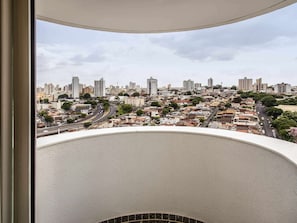 Superior Apartment, 1 King Bed | 1 bedroom, minibar, in-room safe, desk