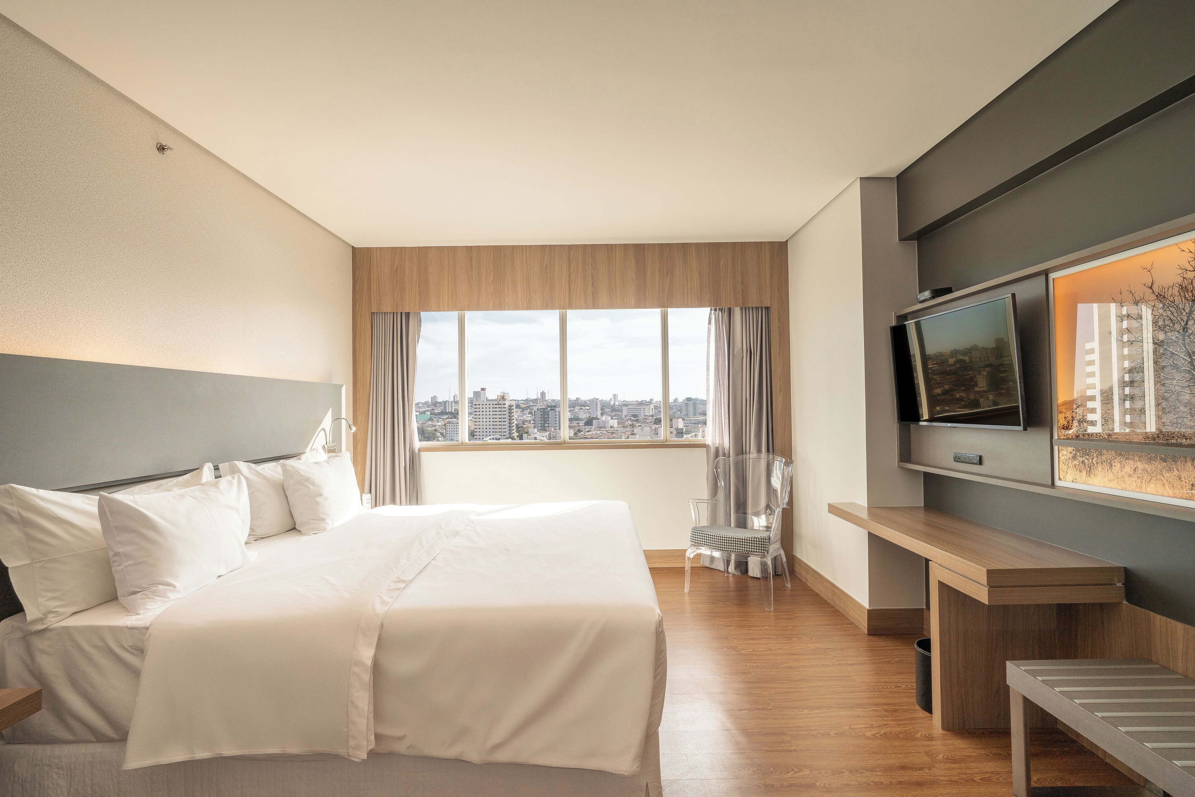 Suite – superior, 1 kingsize-seng | 1 soverom, minibar, safe på rommet og skrivebord