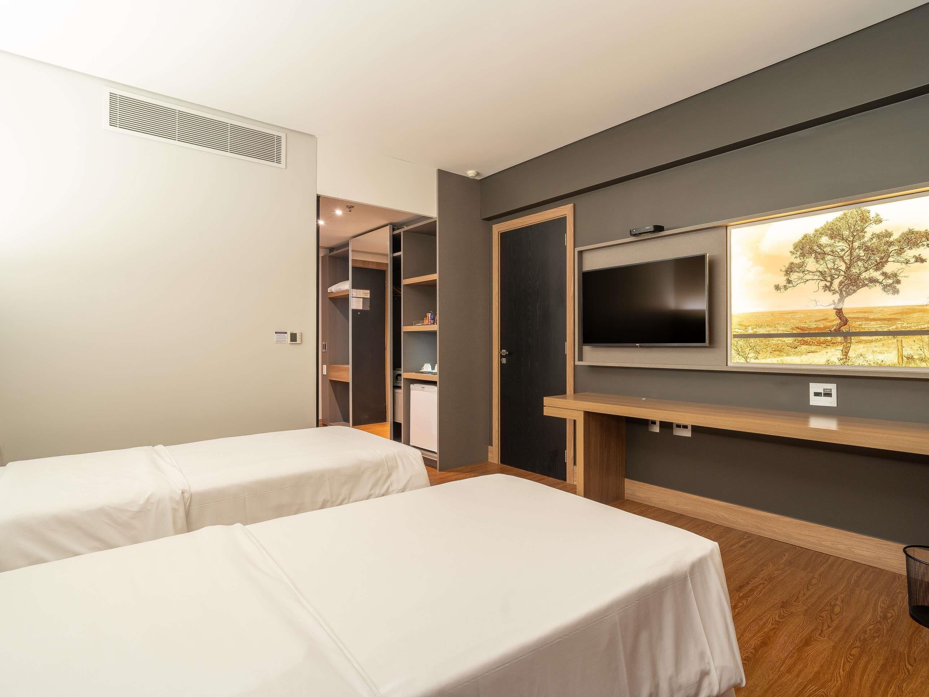 Appartamento Standard, 2 letti singoli | 1 camera, minibar, una cassaforte in camera, una scrivania