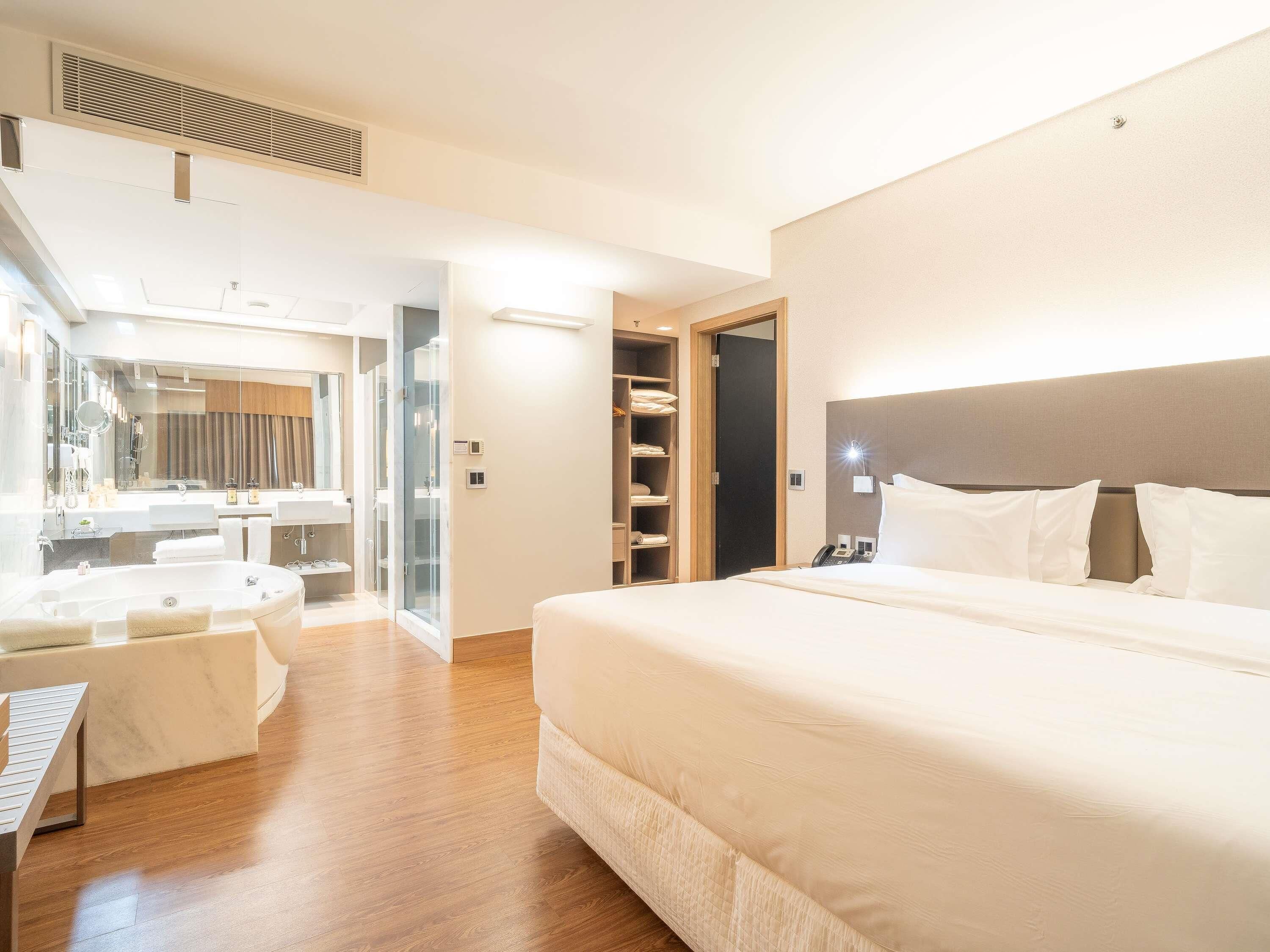 1 bedroom, minibar, in-room safe, desk