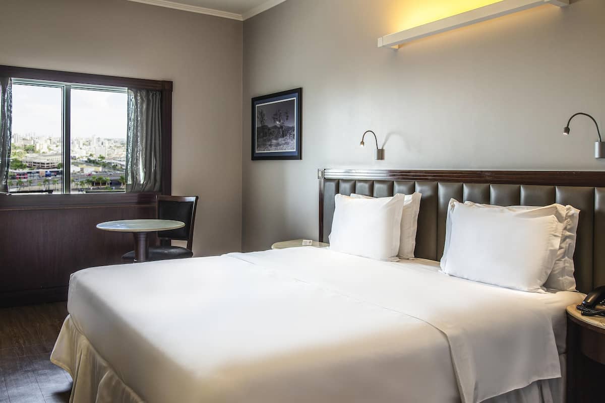 Apartamento clássico, 1 cama de casal | 1 quarto, frigobar, cofres nos quartos, escrivaninha