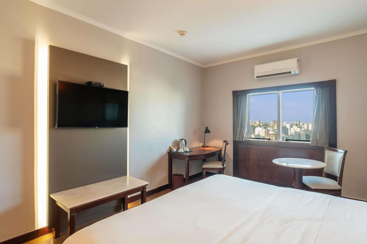 1 bedroom, minibar, in-room safe, desk