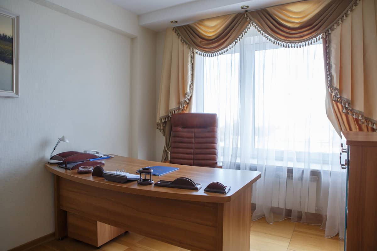 Duplex, 1 Bedroom, Sauna | In-room safe, desk, iron/ironing board, free cribs/infant beds