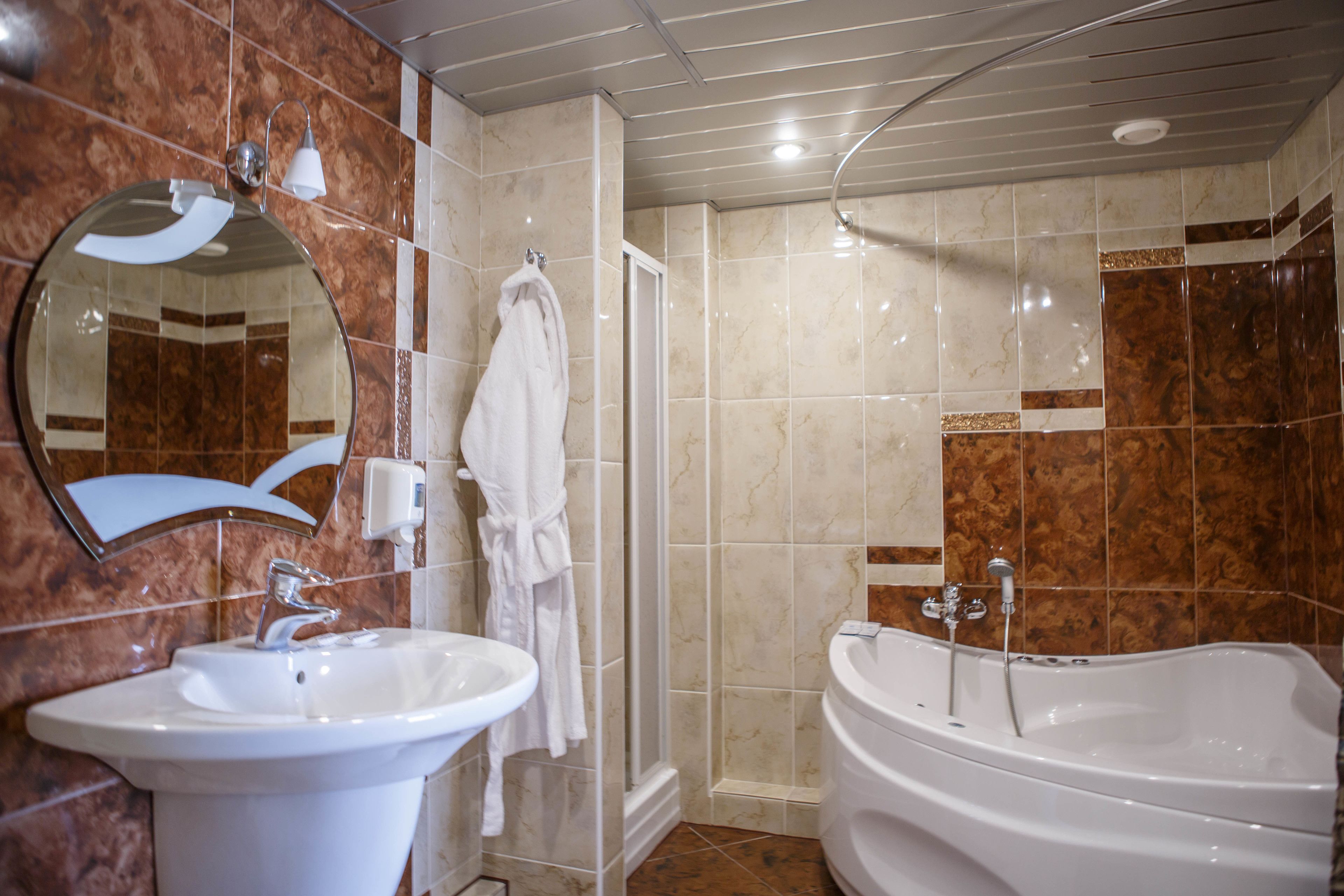 apartment, 1 bedroom, kitchenette | bathroom | free toiletries, towels