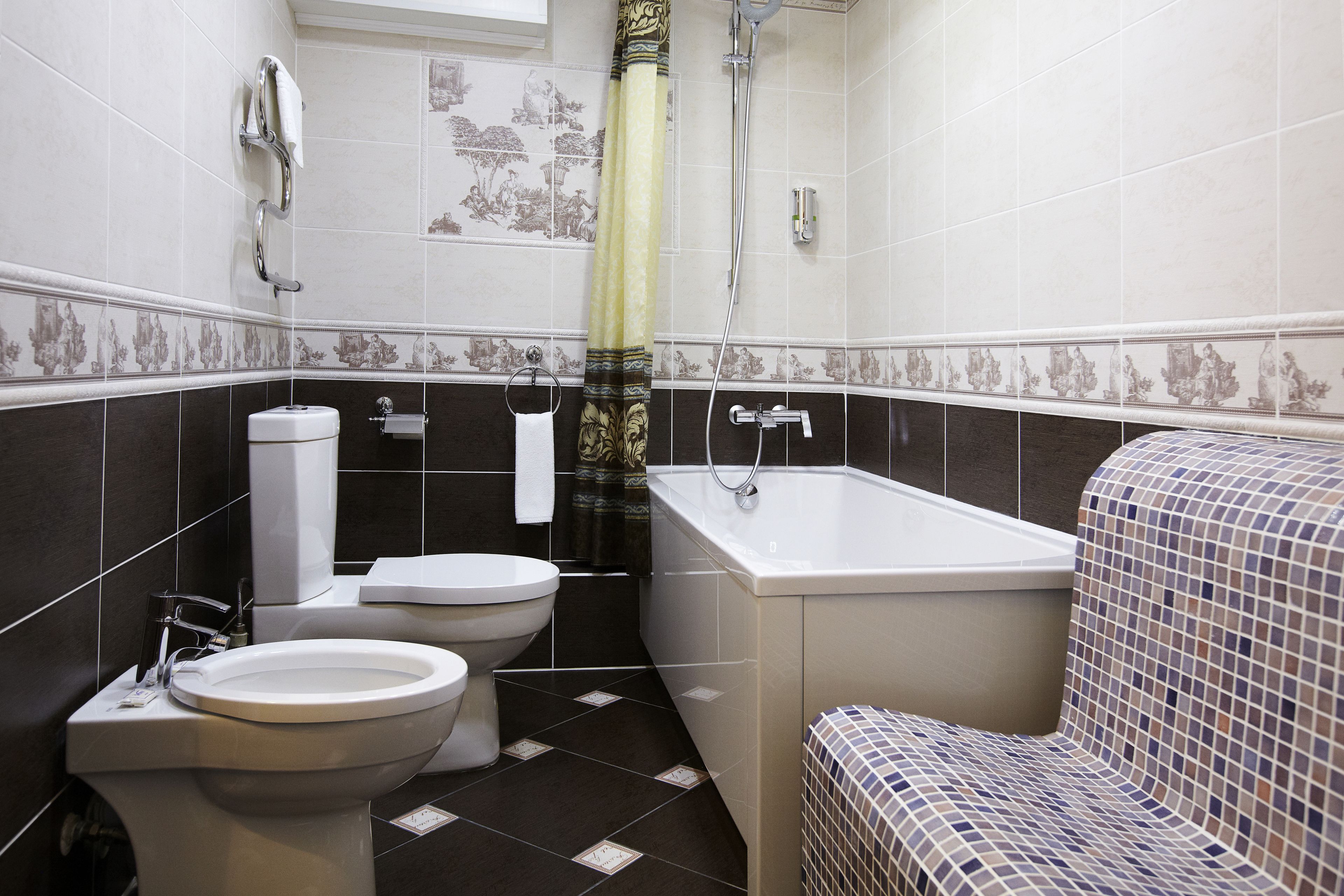 suite, 1 bedroom, 2 bathrooms | bathroom | free toiletries, towels