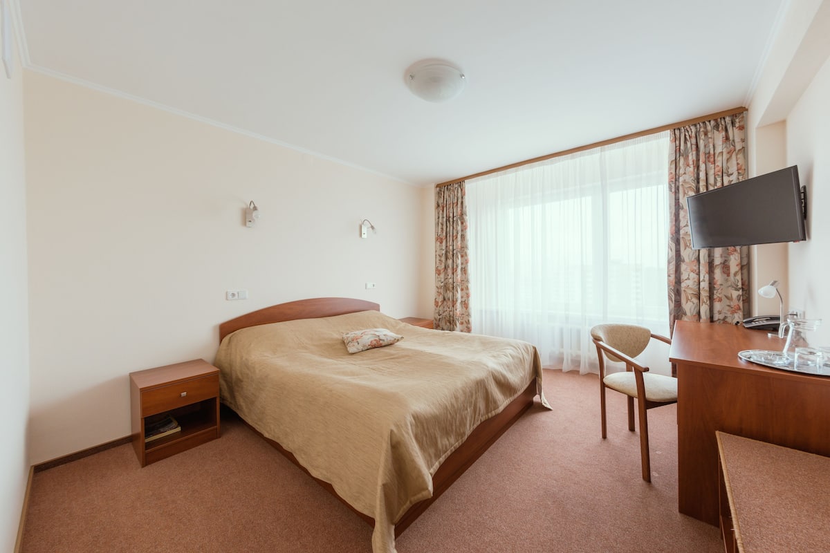 Comfort Double Room | In-room safe, desk, iron/ironing board, free cribs/infant beds