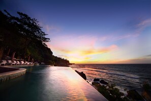 14 hồ bơi ngoài trời 