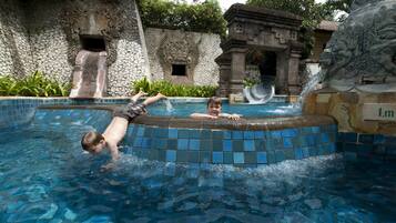14 outdoor pools
