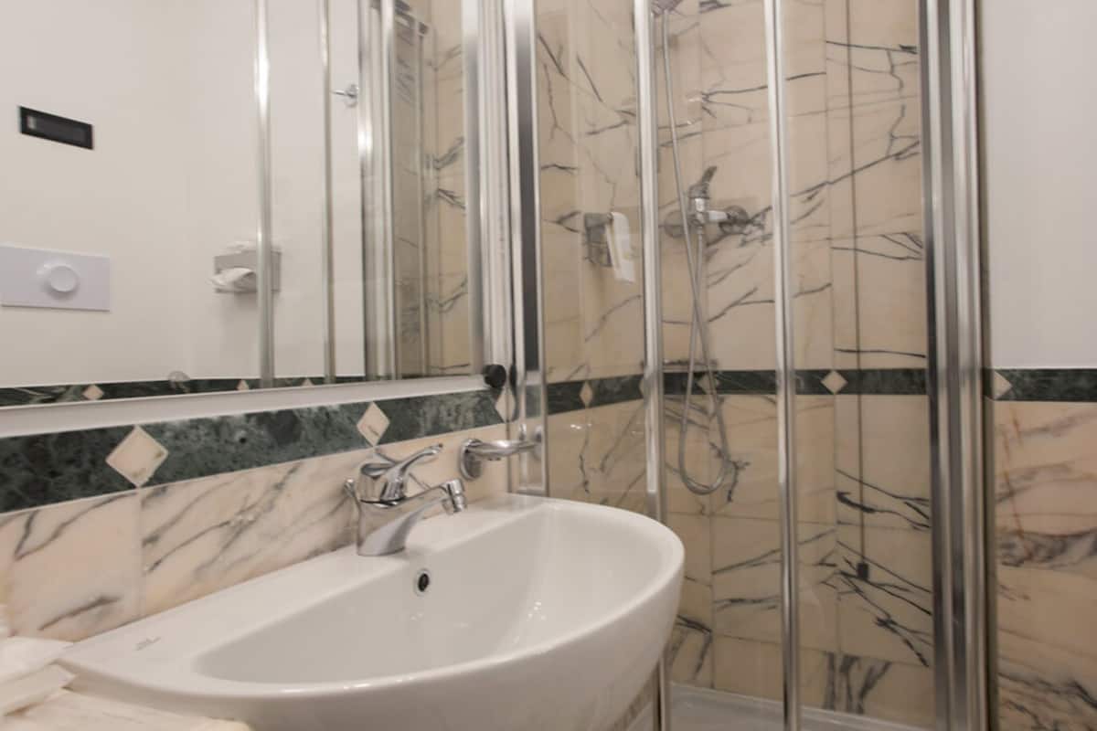 rainfall showerhead, free toiletries, hair dryer, bidet