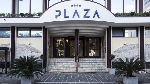 The exterior of a building with a sign reading "PLAZA" and a set of stairs leading to the entrance. - Hotel Plaza Pescara (Pescara)