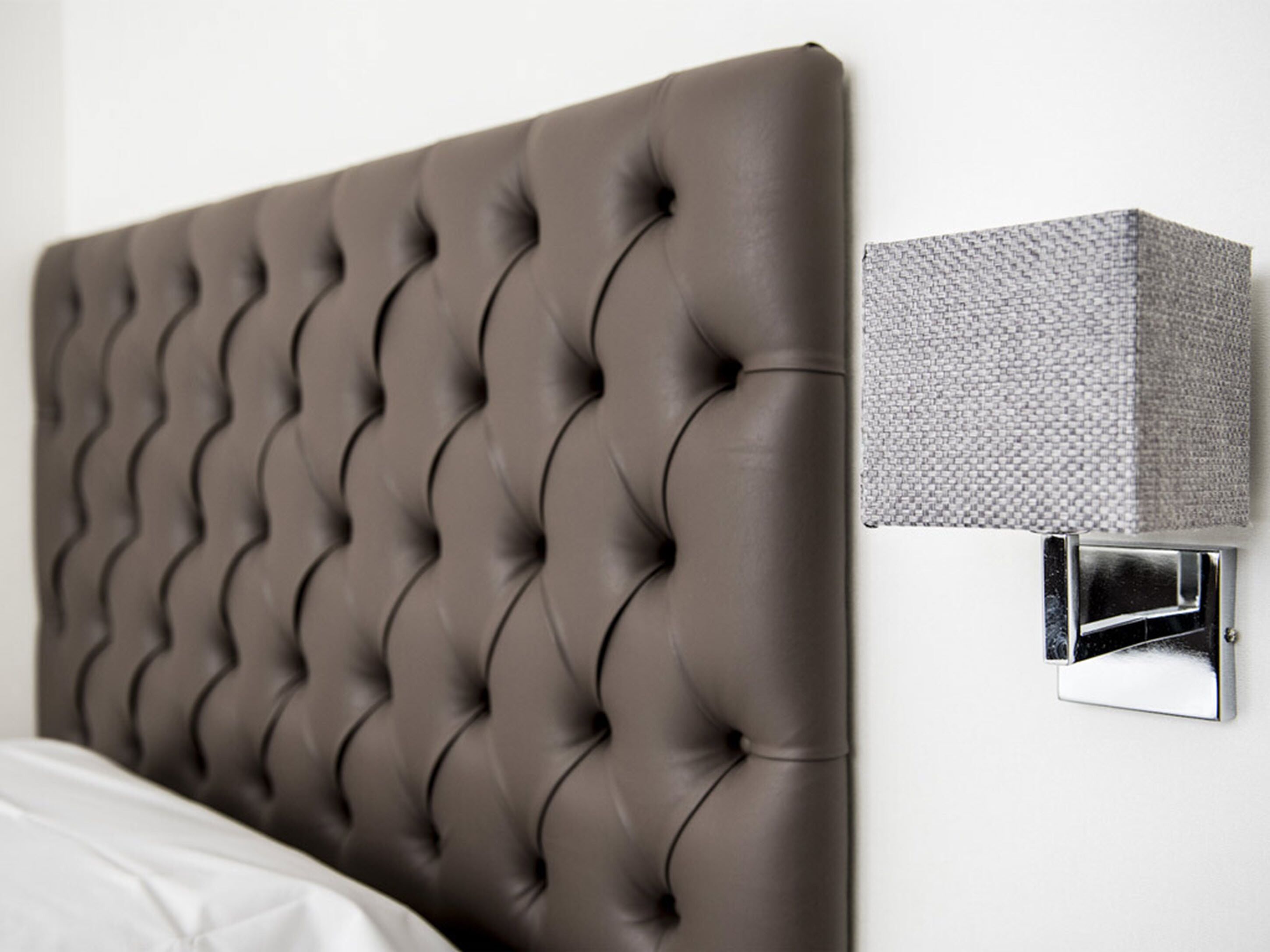 classic single room | 1 bedroom, minibar, in-room safe, individually decorated