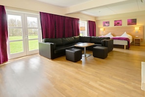 Junior Suite | Iron/ironing board, free cots/infant beds, free WiFi, bed sheets