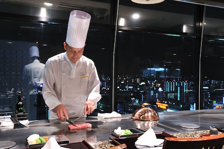 5 restaurants, breakfast, lunch, dinner served; international cuisine. Hotel Granvia Hiroshima