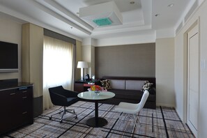 1 bedroom, in-room safe, desk, blackout drapes
