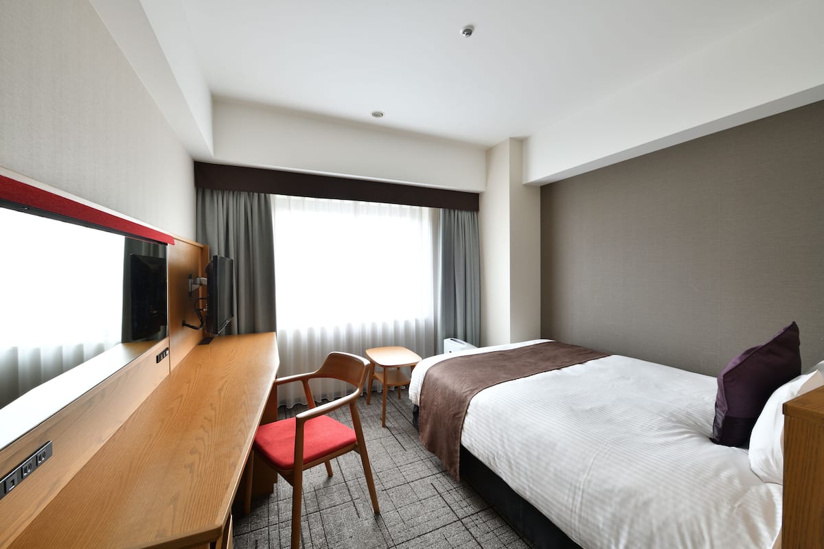 In-room safe, desk, blackout curtains, soundproofing