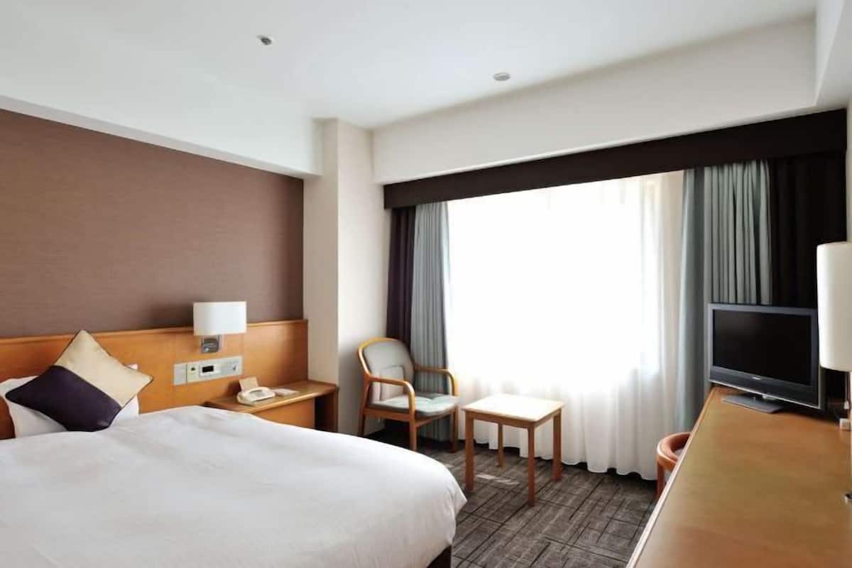 In-room safe, desk, blackout curtains, soundproofing