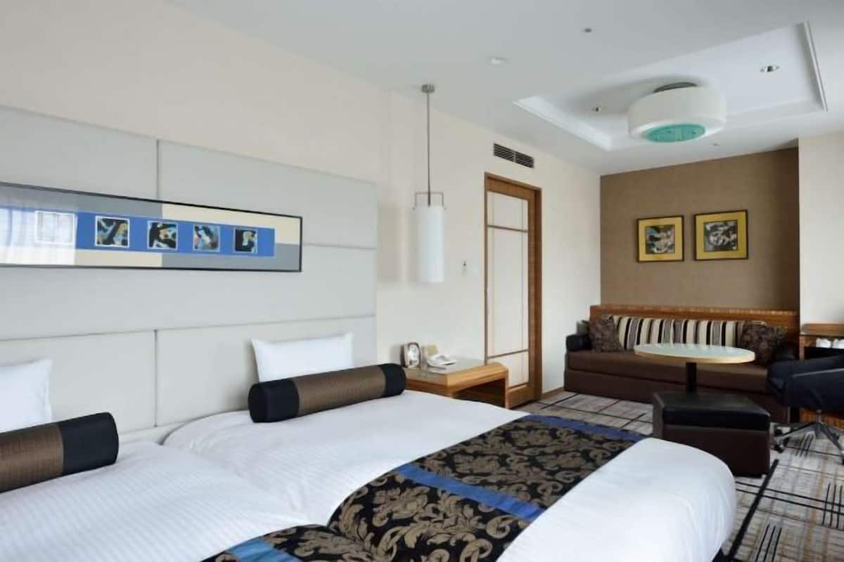 In-room safe, desk, blackout curtains, soundproofing
