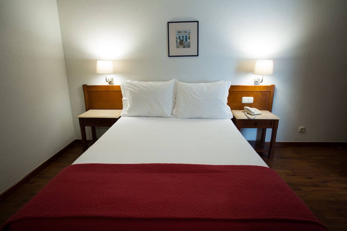 Standard Double Room | Minibar, in-room safe, desk, blackout drapes
