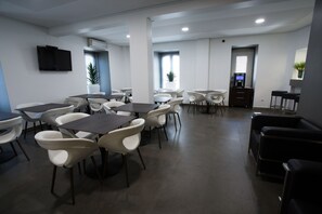 Enjoy meals and entertainment in this stylish dining area with a flat-screen TV and comfortable seating for groups.