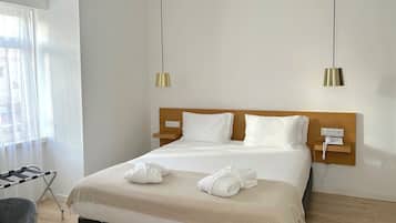 Habitación City doble, 1 cama doble, balcón, en la zona del jardín | Minibar, caja fuerte, escritorio y cortinas opacas