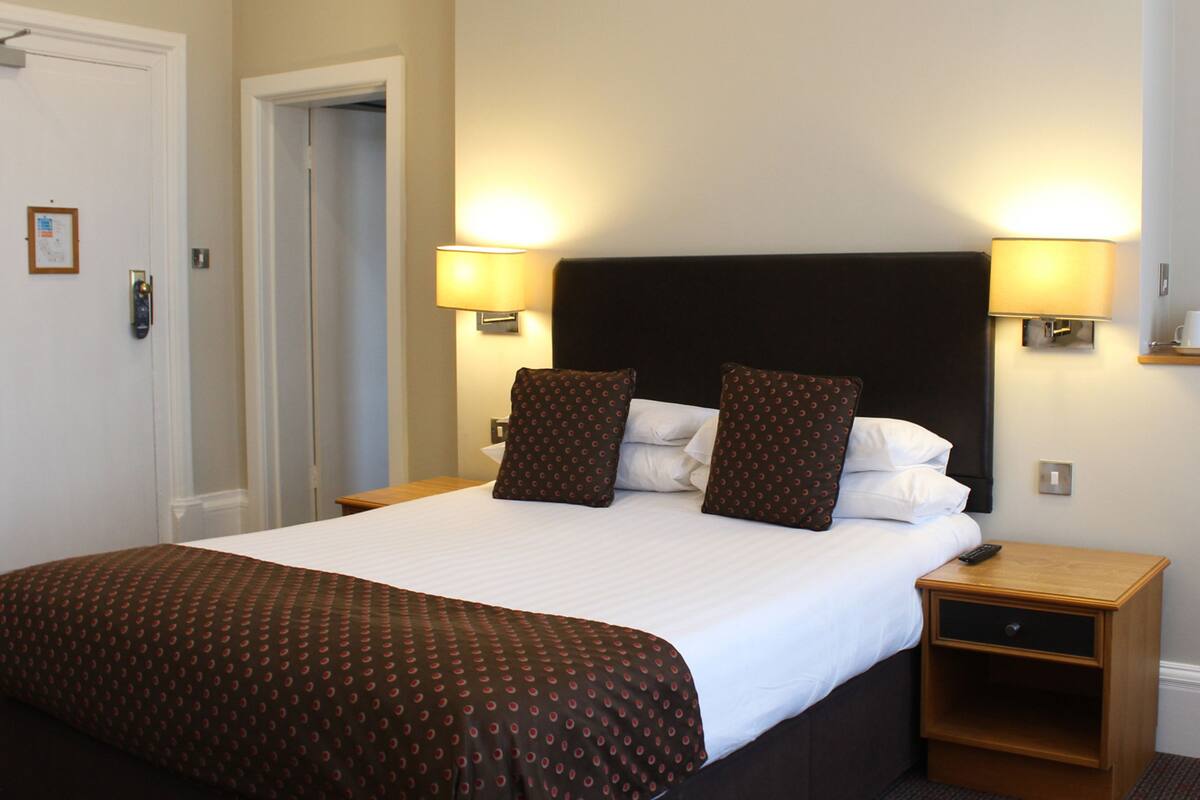 Standard Double or Twin Room | Hypo-allergenic bedding, cots/infant beds, rollaway beds, free WiFi