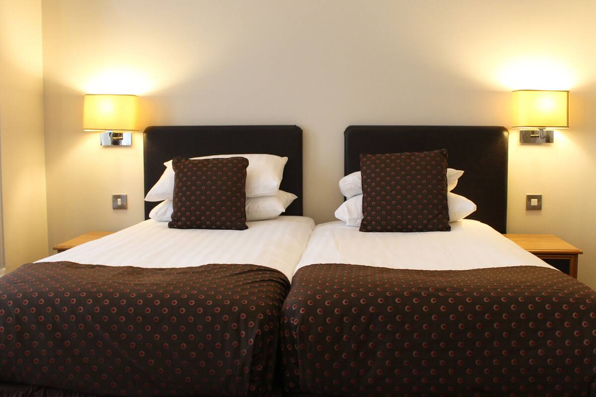  Sea View Family room | Hypo-allergenic bedding, cots/infant beds, rollaway beds, free WiFi