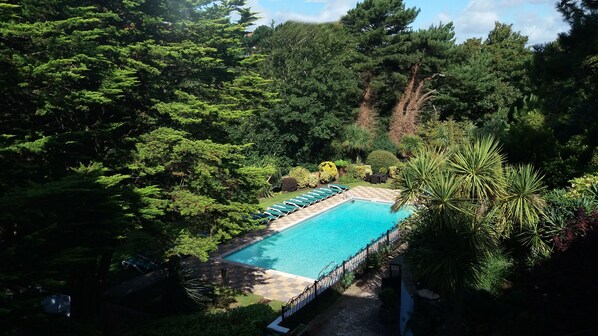 Piscine couverte, piscine extérieure